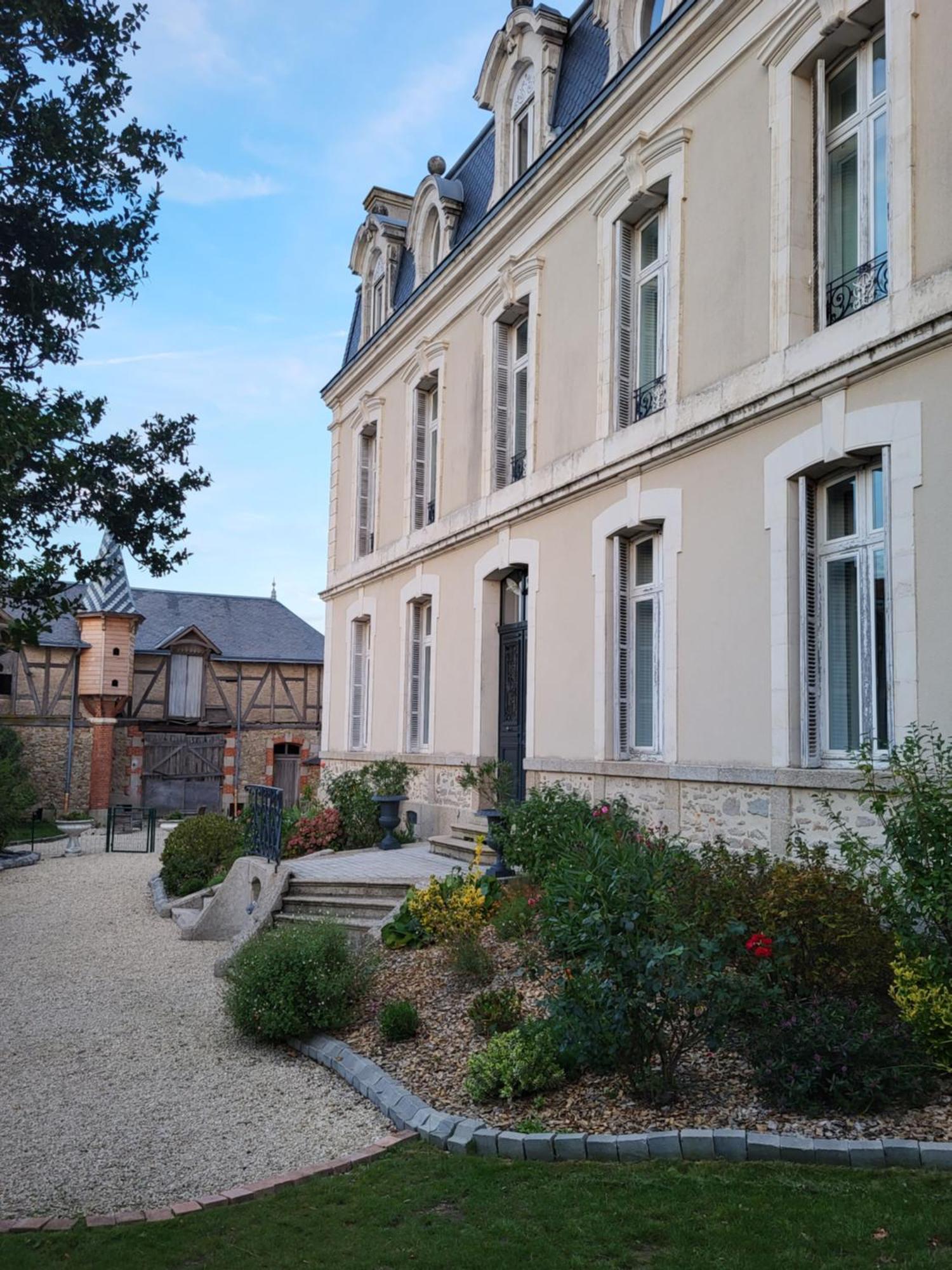 Les 5 Escales Bed & Breakfast Parthenay Eksteriør bilde