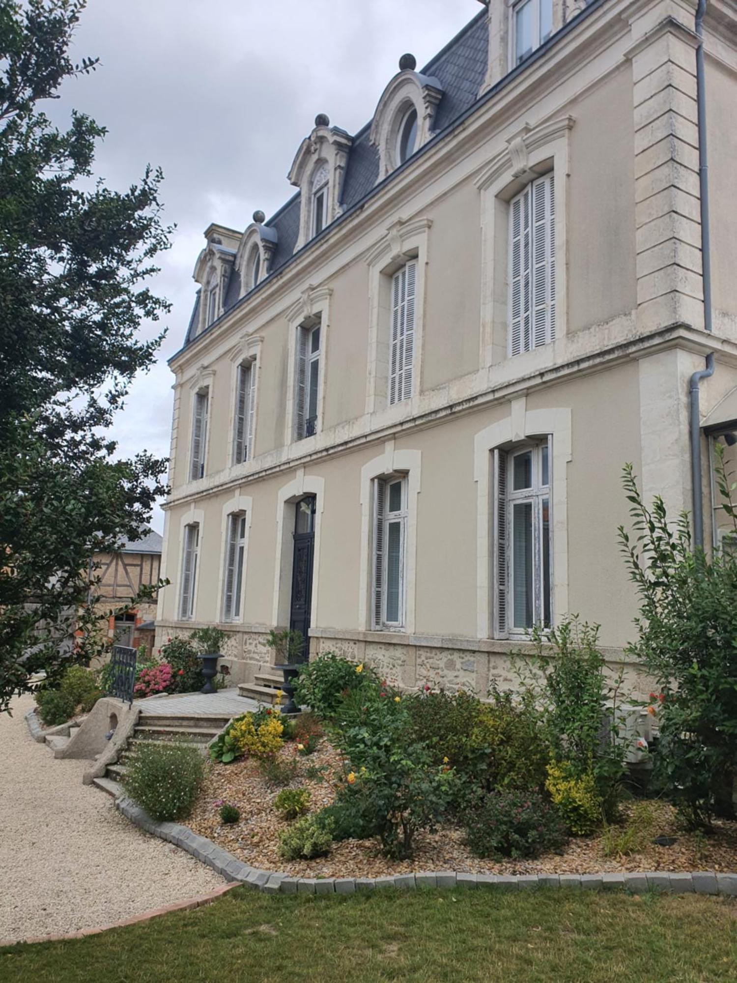Les 5 Escales Bed & Breakfast Parthenay Eksteriør bilde