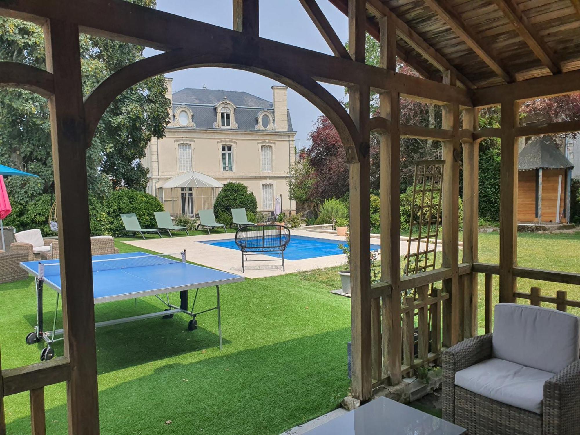 Les 5 Escales Bed & Breakfast Parthenay Eksteriør bilde